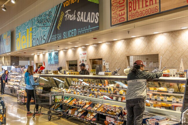 Mariano's grocery offers a full service deli area in Eloa Yards.