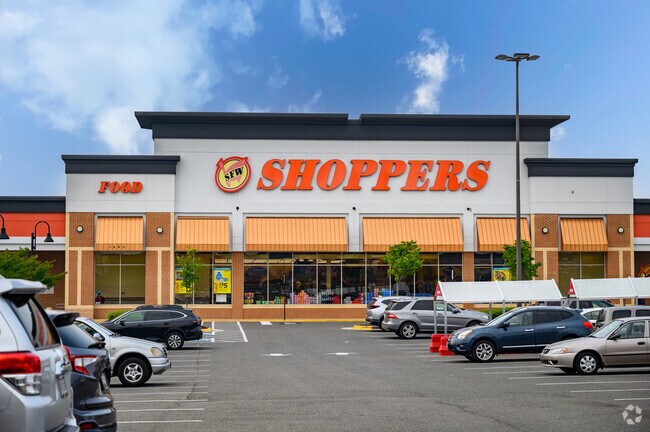 Stock up on everyday essentials at Shoppers in Hybla Valley.