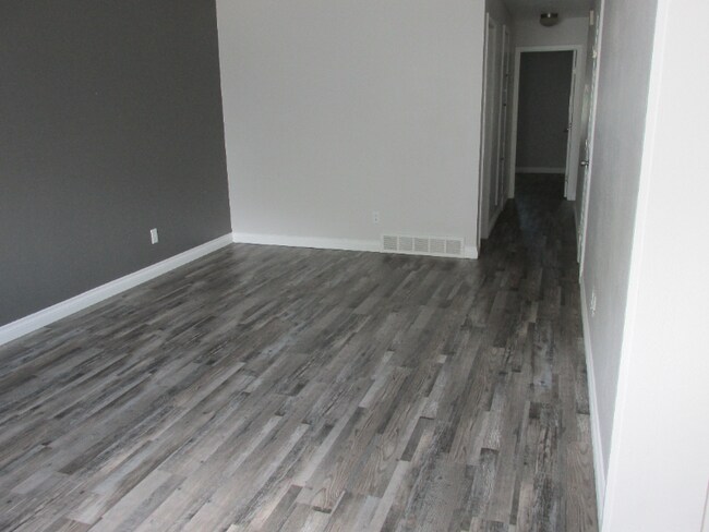 1913 16th Ave S, Great Falls, MT 59405 - photo 4