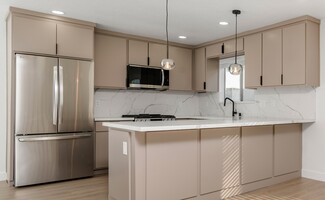 7308 De Soto Ave, Canoga Park, CA 91303