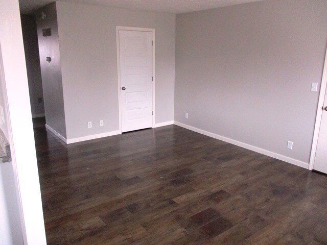 204 W Shelbourne Dr, Normal, IL 61761 - photo 6