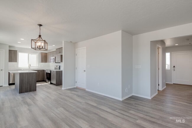 3769 E Jamestown Dr, Nampa, ID 83686 - photo 3