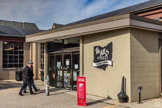 The Hills Market is a great local grocer in the Discovery District.