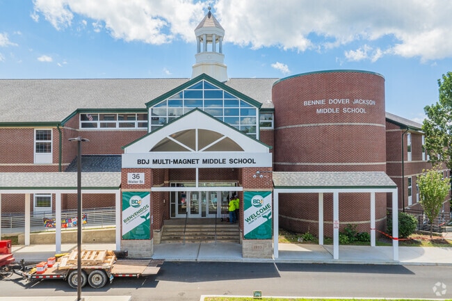 New London Public Schools offer a wide range of international and STEM charter schools.