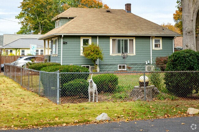 Lincoln Park is a dog-lovers' paradise in Warwick.