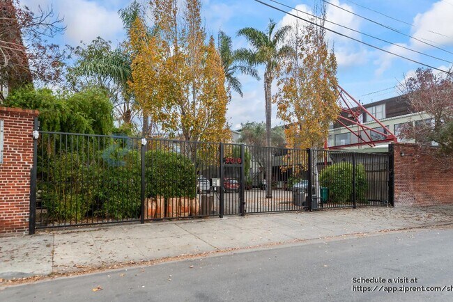 3016 Filbert St, Emeryville, CA 94608 - photo 2