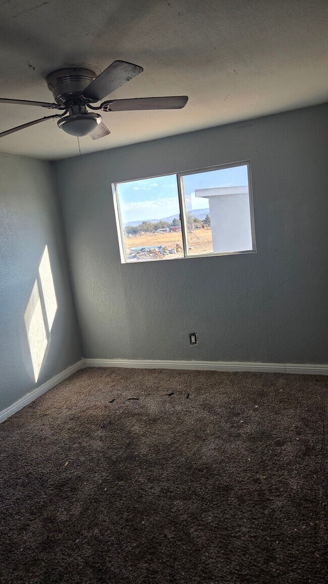 8714 W Avenue e4, Lancaster, CA 93536 - photo 5