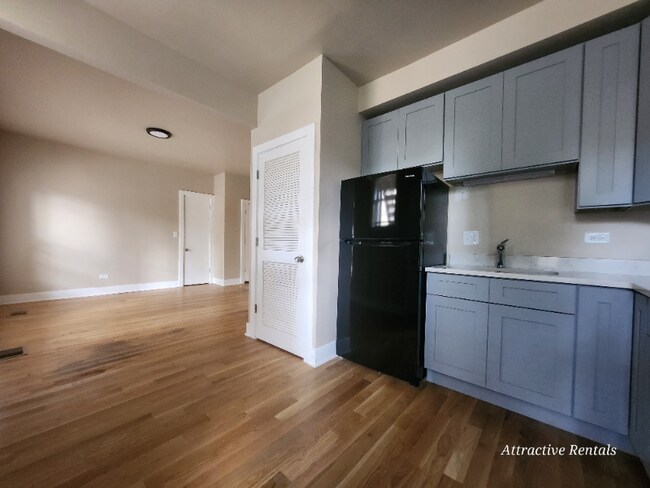 1434 W Marquette Rd, Chicago, IL 60636 - photo 5