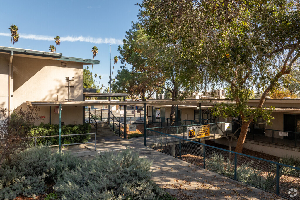 El Sereno Elementary School serves grades K-6.