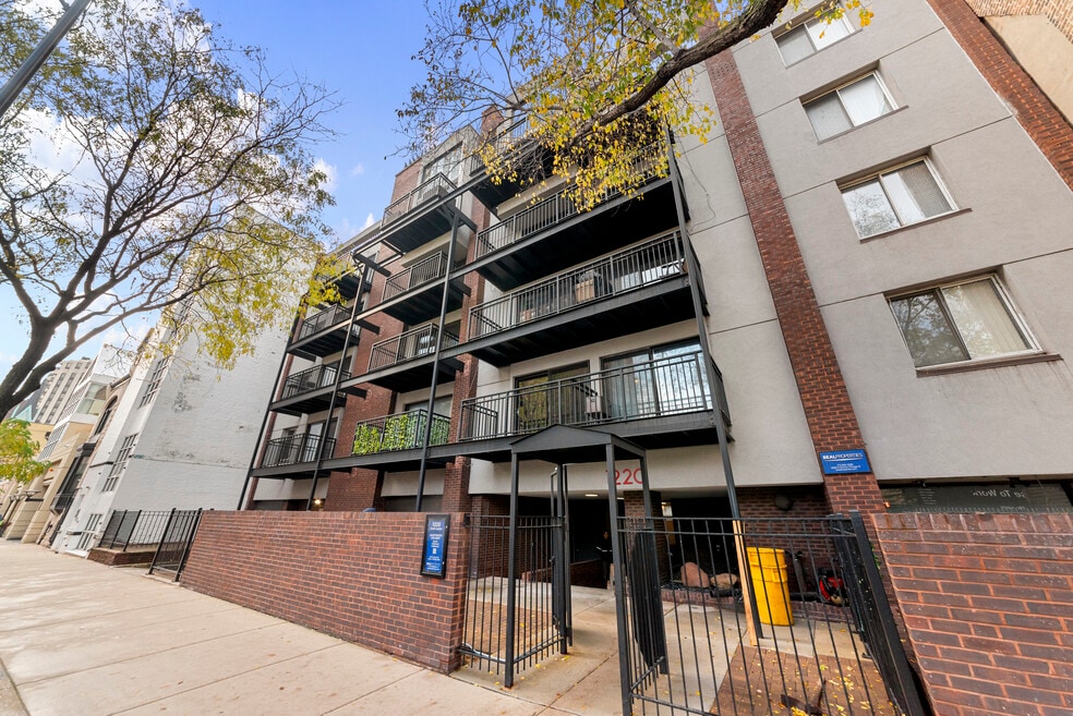 1308 N La Salle Dr unit 3, Chicago, IL 60610 - photo 1