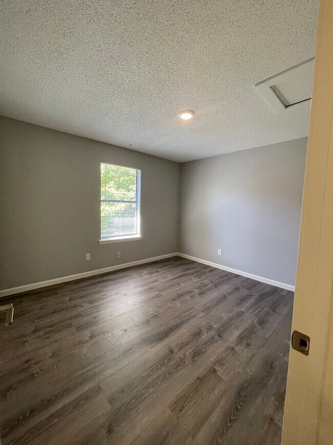 Holiday Apartments, Lawrence, KS 66044 - photo 7