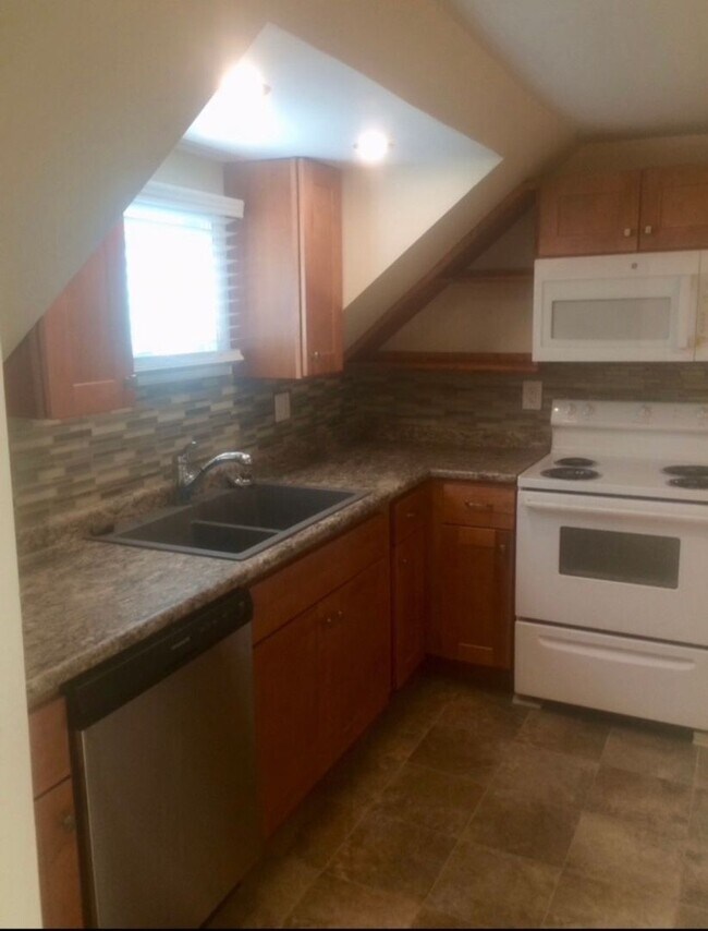 158 Main St unit . C - AVAILABLE J, Winooski, VT 05404 - photo 2