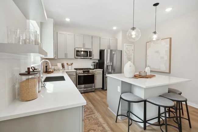 6039 Conneaut Light Dr, Vermilion, OH 44089 - photo 3