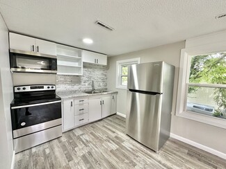 2527 Lynner Dr, Des Moines, IA 50310