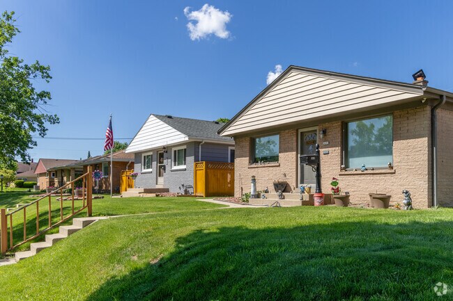 A lovely row of homes in the Fairview neighborhood.