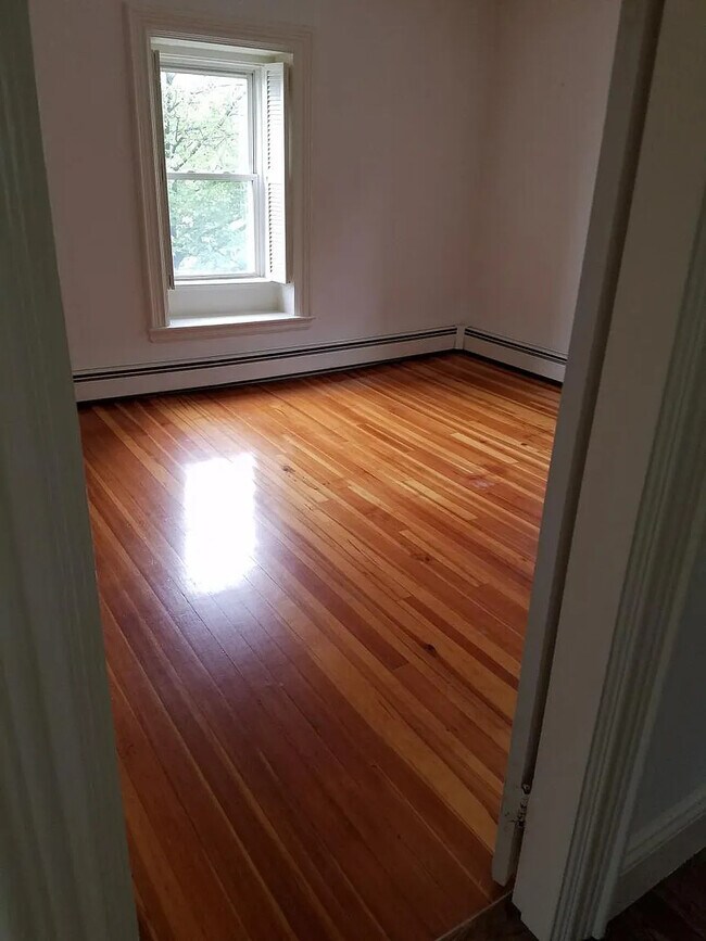 34 Claremont Terrace unit 4, Swampscott, MA 01907 - photo 5