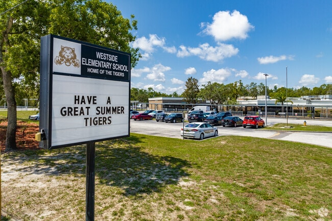 Westside Elementary is an above average, public school in Spring Hill.