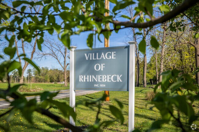 From morning walks to the market to sunset views over the Hudson River, Rhinebeck offers a quiet rhythm of life you don't often find in the Hudson Valley.