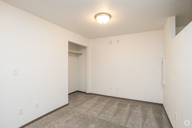 Studio - 453SF - Bedroom