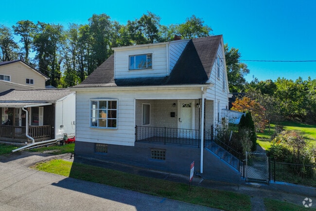 South Union Township features minimal traditional cottages with timeless charm and compact layouts.