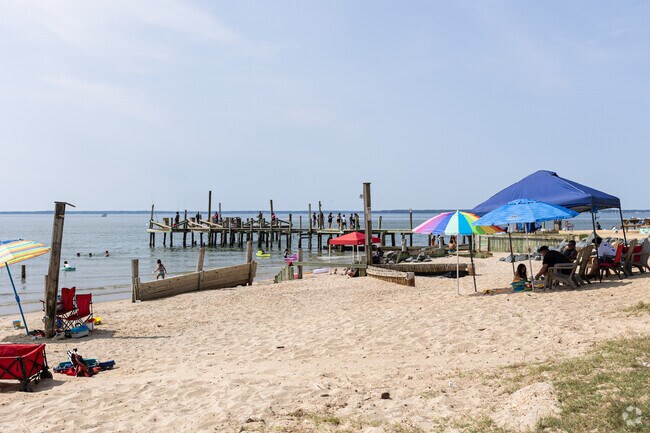 Camp Merryelande  are a family friendly camping resort in St. George Island on the beach.
