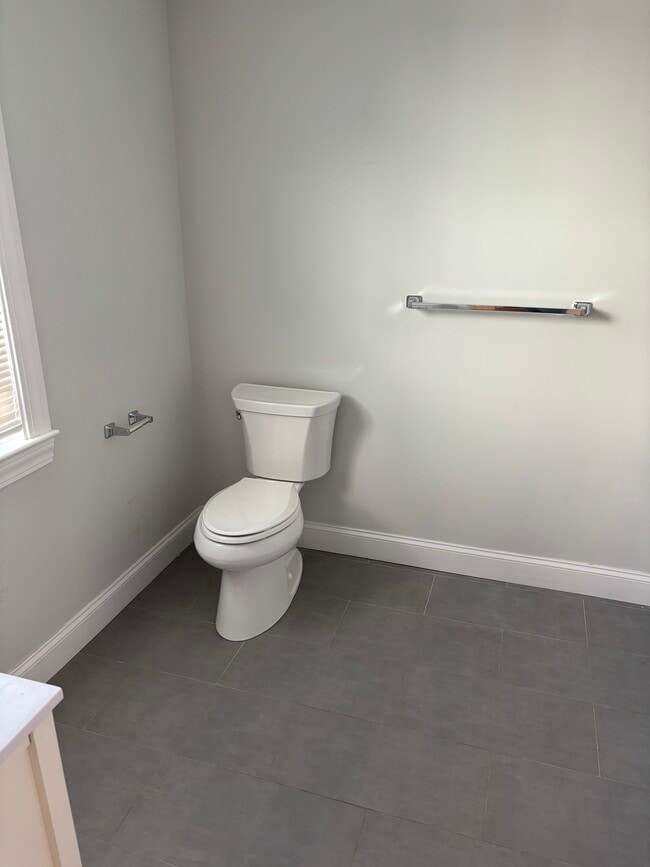 171 Main St unit Apartment 10, Hyannis, MA 02601 - photo 4