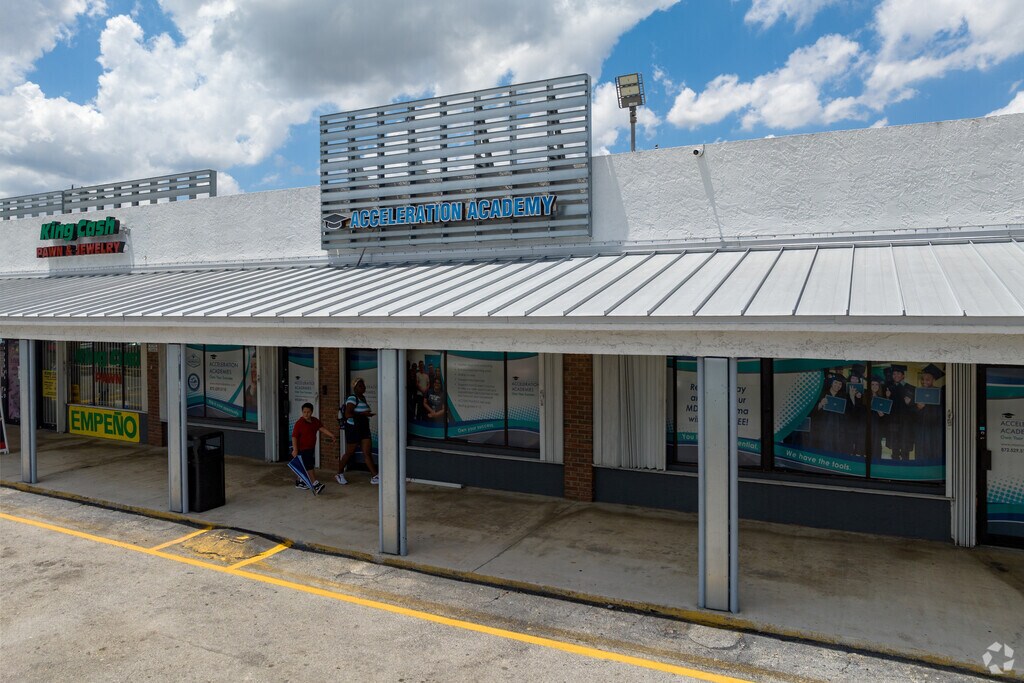 Acceleration Academies-Central Miami offers a blended learning model and personalized support.