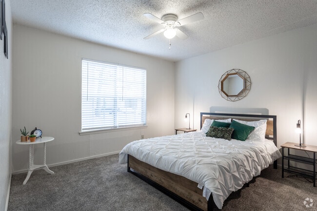 2BR, 1BA - Premium
