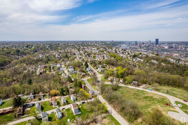 It is only an 11 minute drive to downtown Pittsburgh from Arlington.