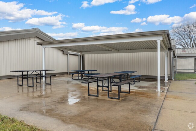Boonslick School has an outdoor lunch area.