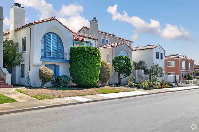 This garden only adds to the vibrant color palette of Merced Manor.