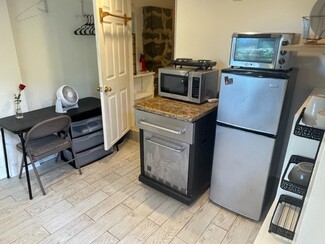 4457 Sierra Dr Unit Pond Studio, Honolulu, HI 96816