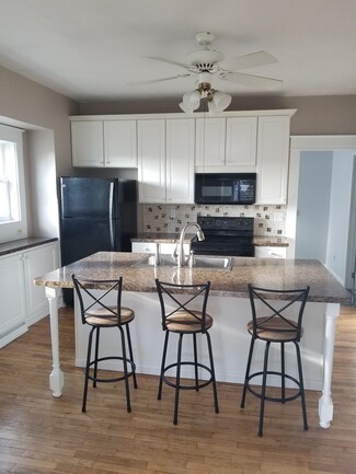 134 W Spruce St Unit Lower, Marshall, MI 49068