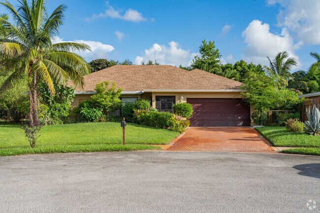 Another ranch-style home in Lake Belvedere Estates with mature landscaping.