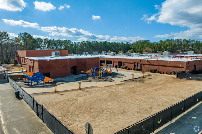 Sixes Elementary School has a 15 to 1 student-teacher ratio.