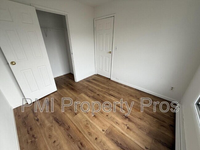 139 Heidel Rd unit 7, Thiensville, WI 53092 - photo 6