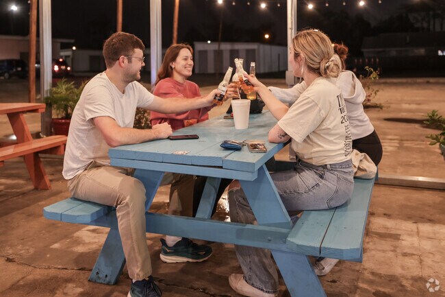 Enjoy some cold brews with your friends at Taqueria El Mundo in Elysian Park neighborhood.