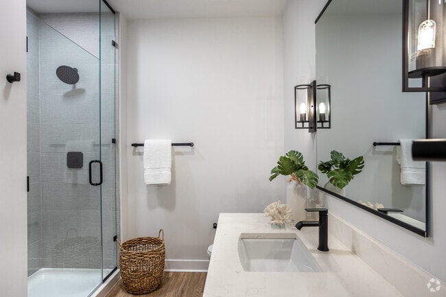 1BR, 1BA - 661 SF