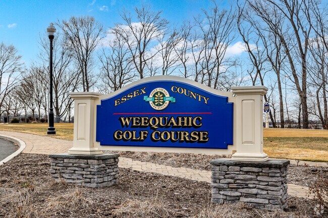 Weequahic Golf Course near South Broad Valley offers an 18-hole course with scenic fairways.