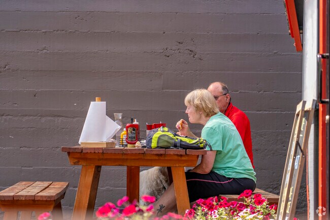 Apple Valley BBQ is a famous restaurant in the Parkdale area.