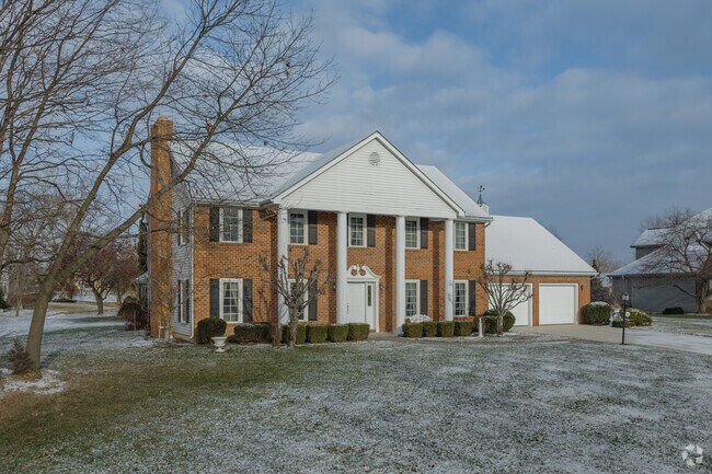 North Pointe Woods in Fort Wayne has gorgeous greek revival style homes.