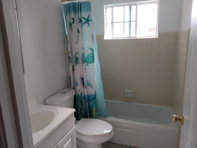 3720 E Clay Ave unit D, Fresno, CA 93702 - photo 5