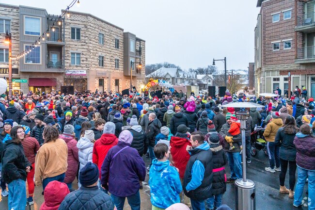 Hundreds gather for the annual Groundhog Day prognostication in Sun Prairie.