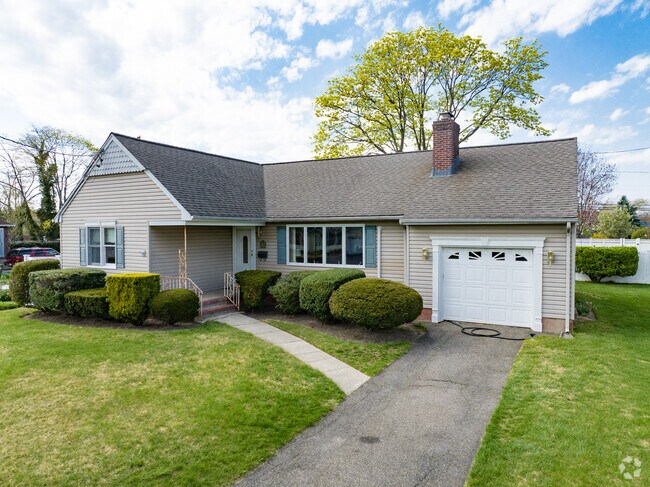 This is a lovely Ranch style home in West Islip.