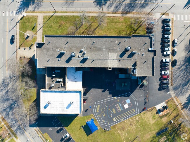 There are many students that are enrolled at this school.