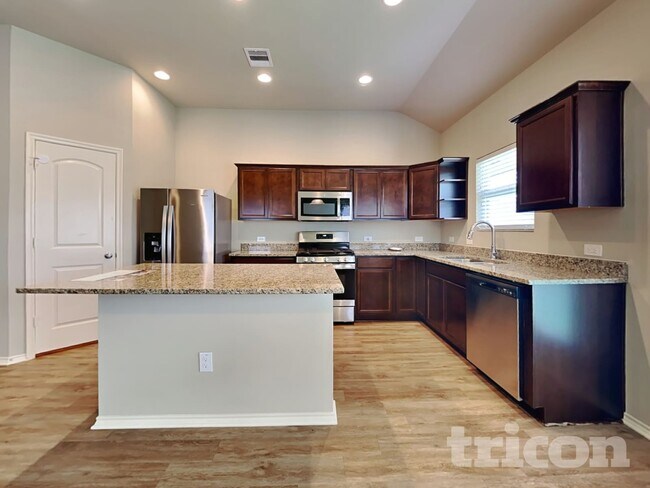 955 Oak Falls Dr, Willis, TX 77378 - photo 5