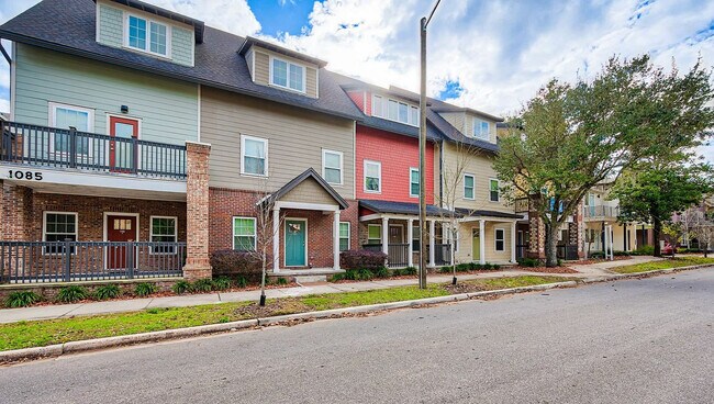 lyons full street view