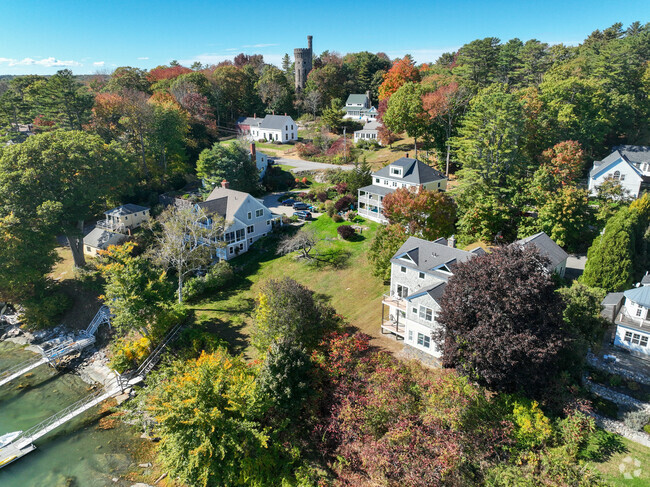 South Freeport has a variety of home styles.