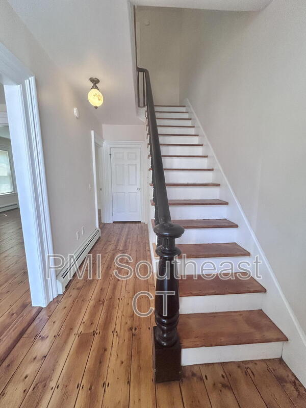 32 Starr St, New London, CT 06320 - photo 3