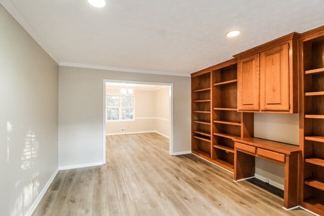 2855 Riverbend Ct, Snellville, GA 30078 - photo 7